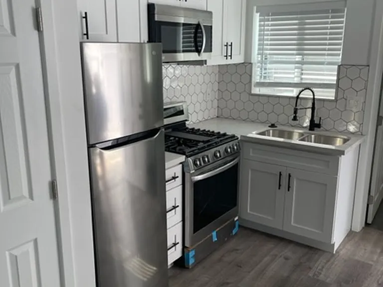 913 S Harlan Ave — Photo 1