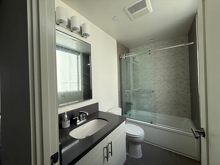 4737 Elmwood Ave — Photo 3