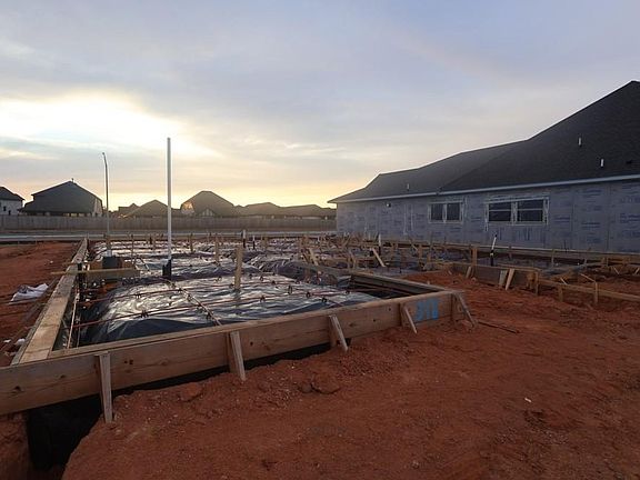 5th image of 318 Sierra Stream Ln