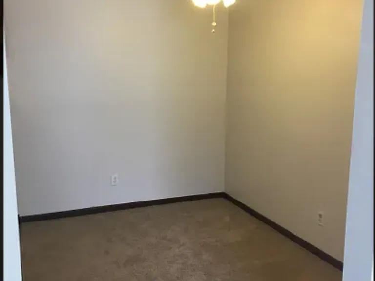 802 Hartwell Dr — Photo 5