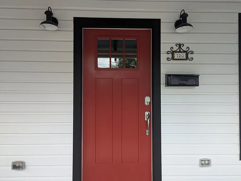 720 NW 3rd St — Photo 2