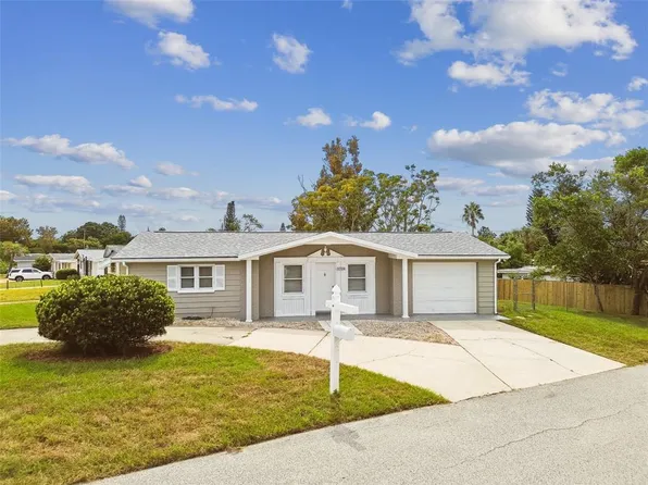 3704 Oakhurst Dr, Holiday, FL 34691