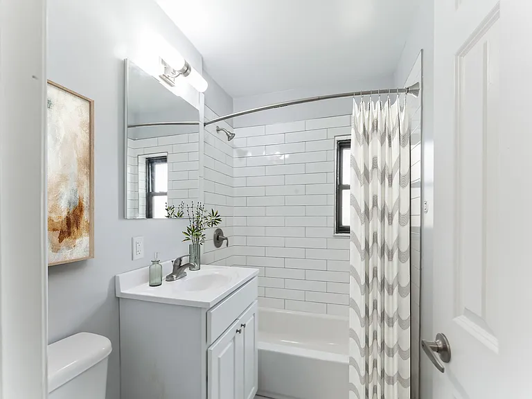 Elevate your living space in the updated bathroom at Eagle Rock Apartments at Hicksville. Modern finishes and ample lighting create a serene atmosphere for relaxation. Explore the comforts of homeschedule your tour today!