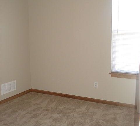 5th image of 129 SE Rock Garden Ln