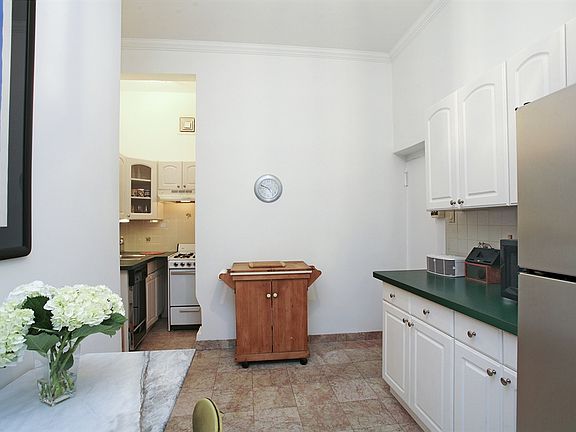 3rd image of 134 W 82nd St APT 4B