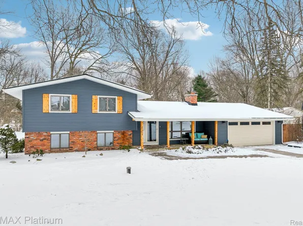 22630 Sandra St, South Lyon, MI 48178