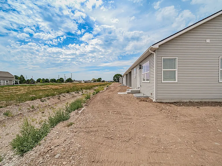 445 E River Ln — Photo 59