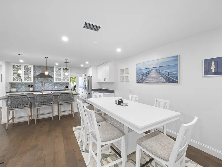 17235 Bay St — Photo 8