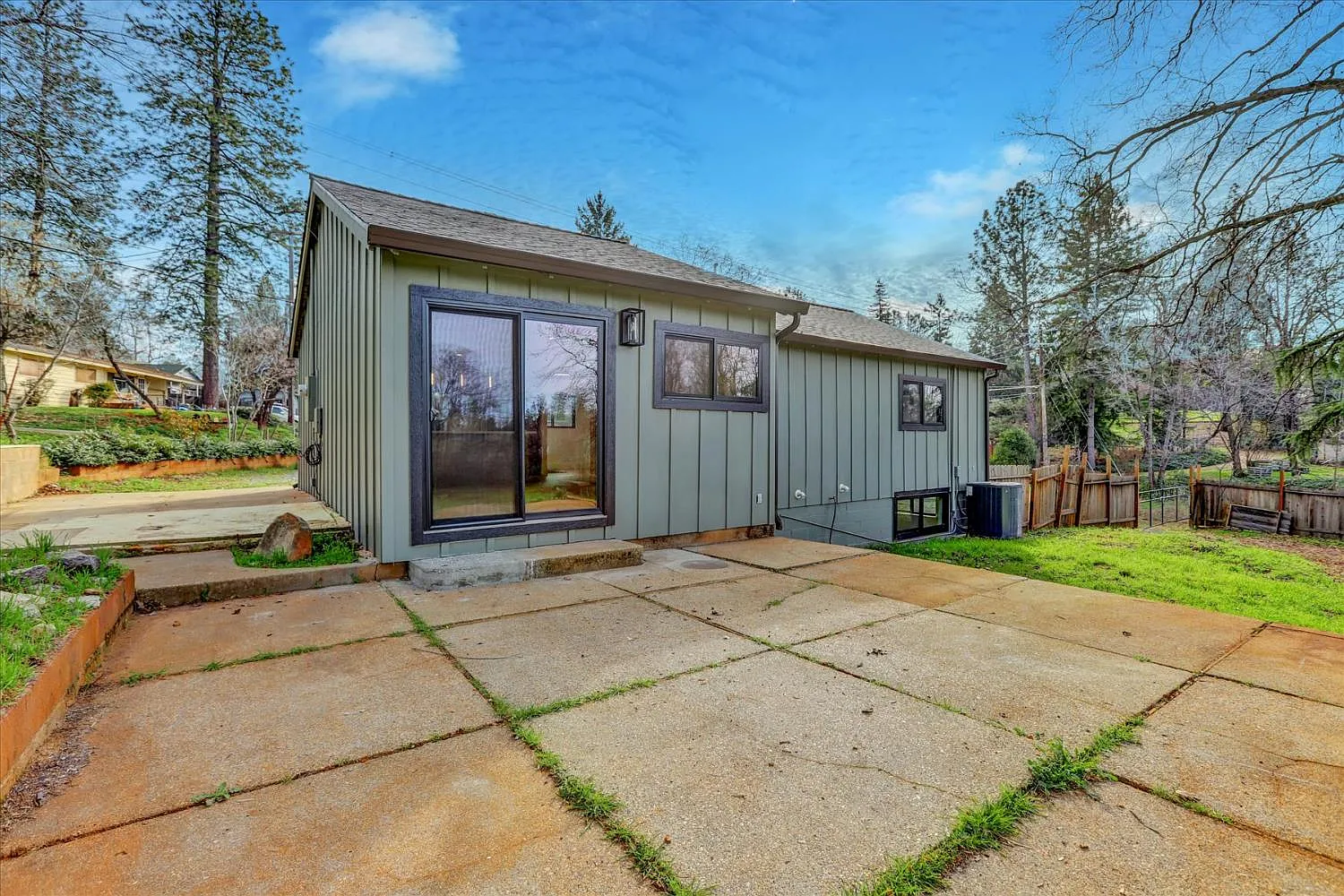 10149 East Dr photo 1