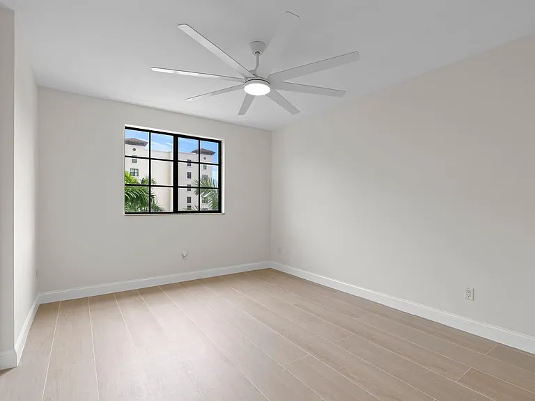 233 S Federal Hwy #405 — Photo 14