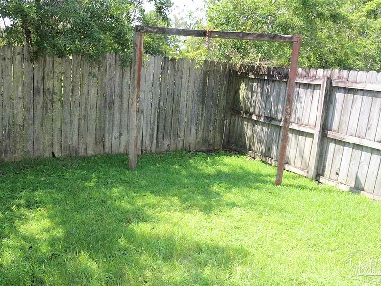 215 Wildflower Ln — Photo 14