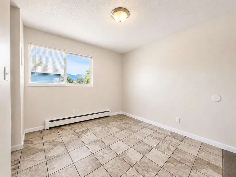 4240 Loomis Ave #4 — Photo 2
