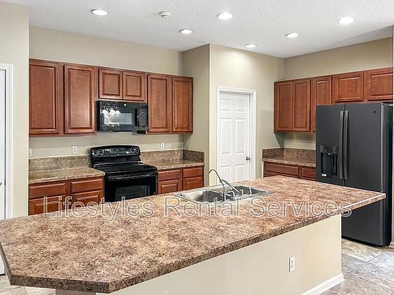 3rd image of 12245 Heronsford Ln