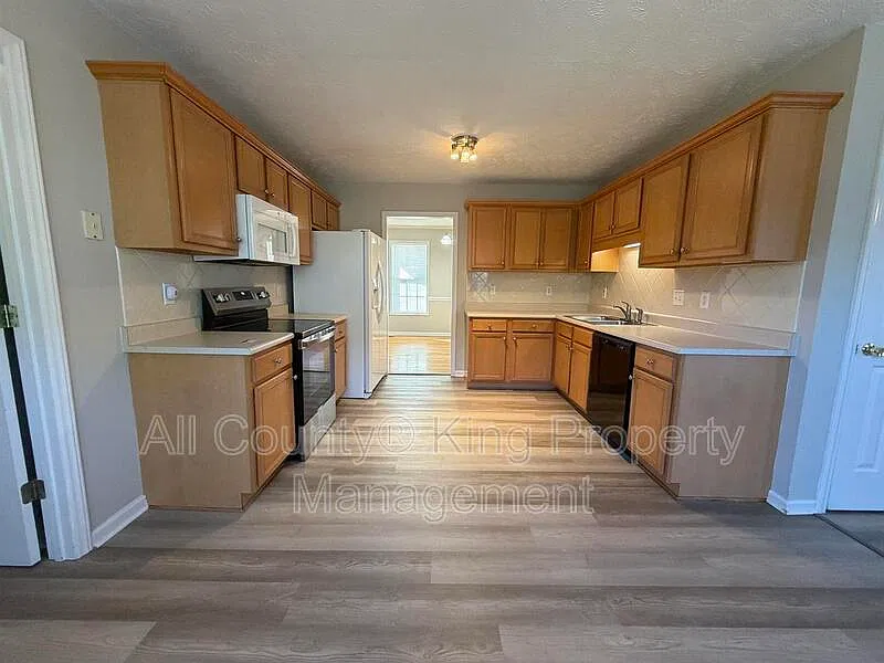 3 bed, 2.5 bath, $2,000 — Photo 2