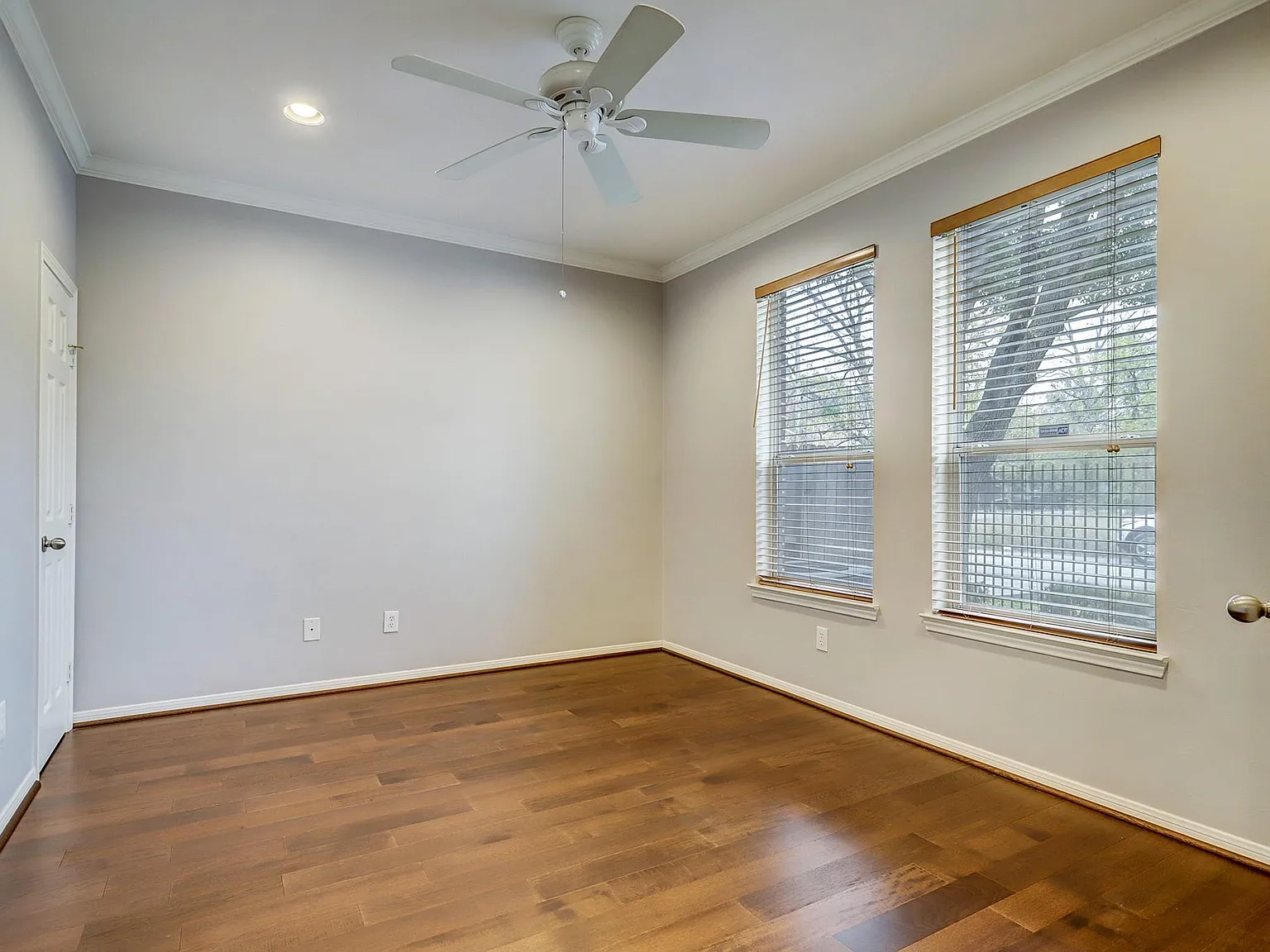 3 bed, 4.0 bath, 2254 sqft, $2,950 — Photo 4