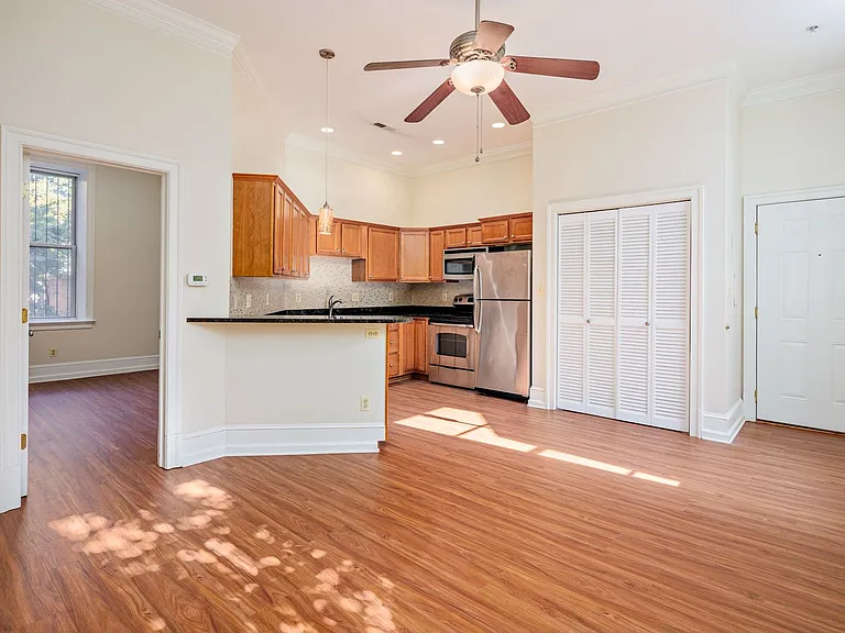 12 W Read St — Photo 1