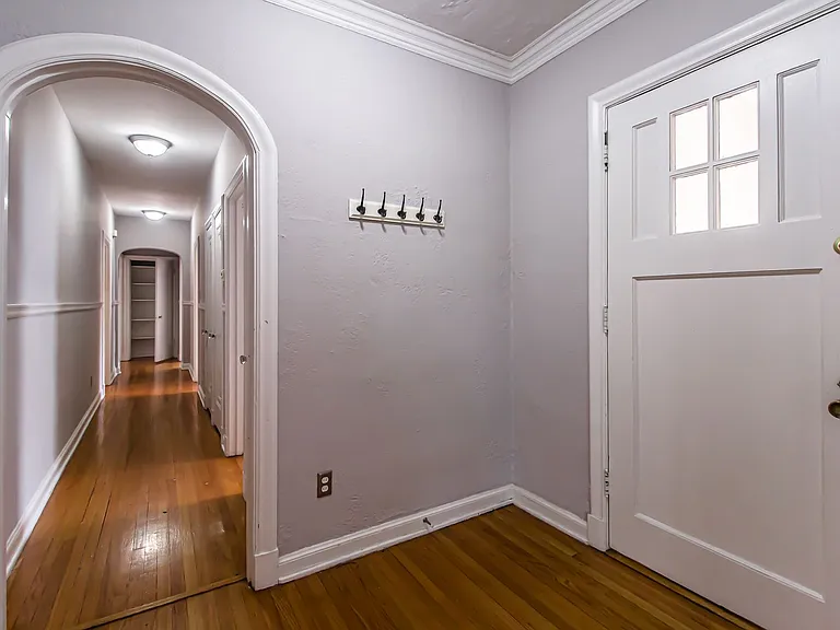 (292) 7366 Pershing — Photo 4