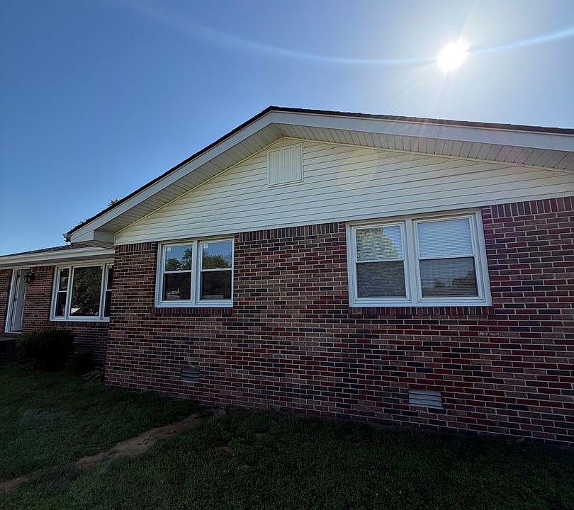 2nd image of 586 Hutchens Rd #B