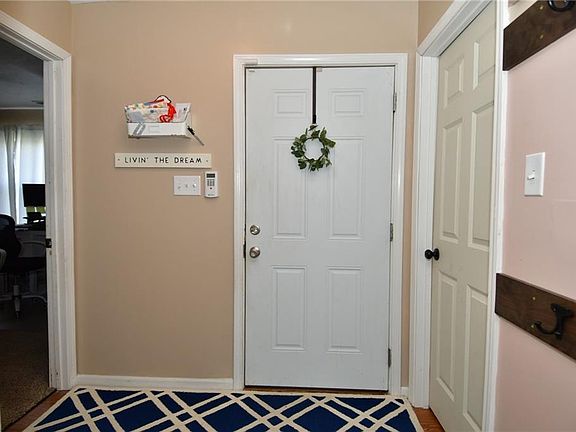 3rd image of 194 Thornleigh Ct