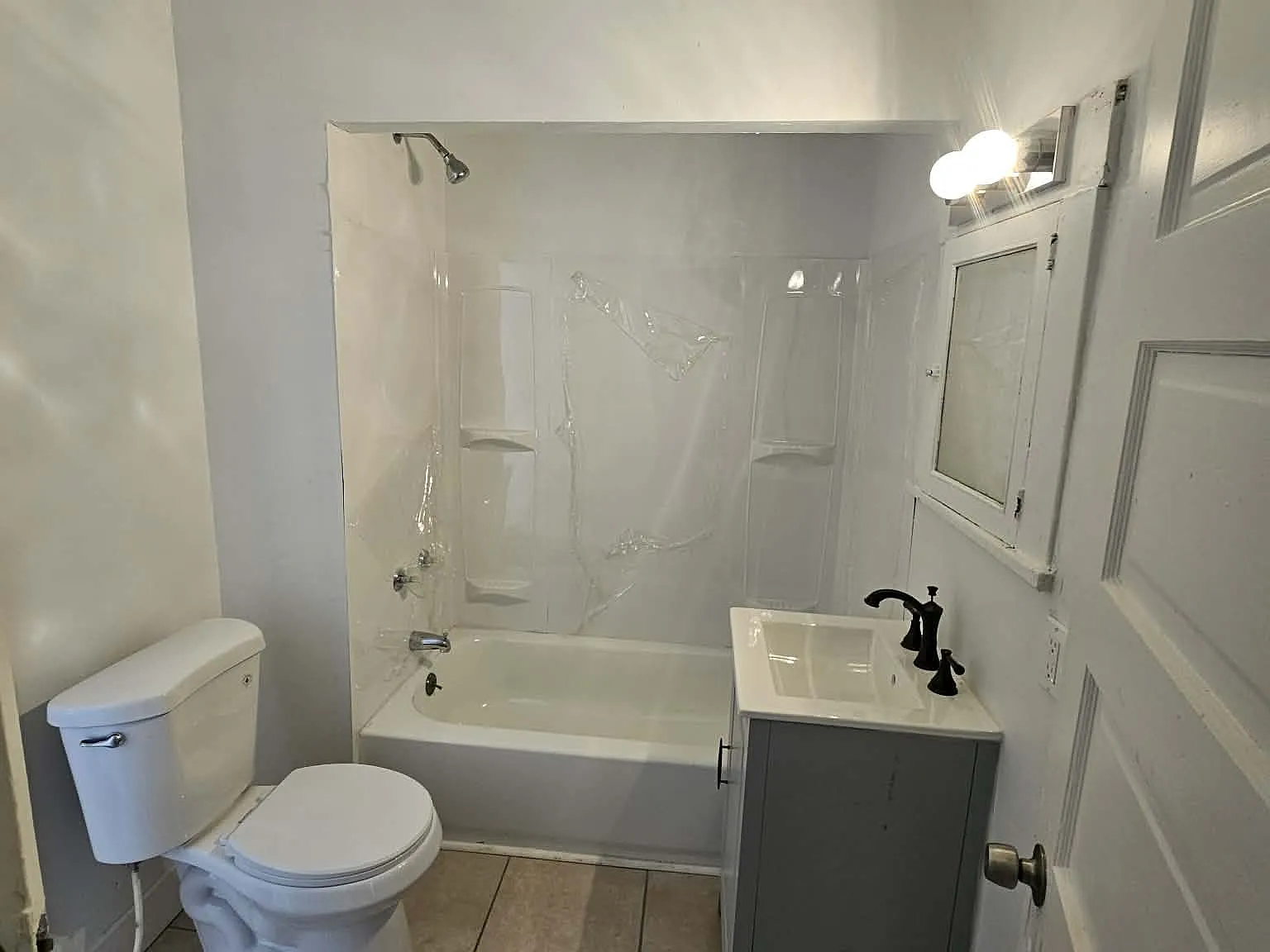 2 bed, $1,000 — Photo 1