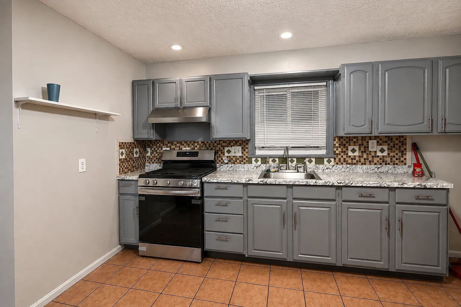 3 bed, $3,000 — Photo 2