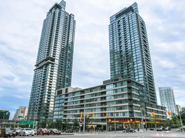 15 Brunel Ct #317, Toronto, ON M5V 3Y6