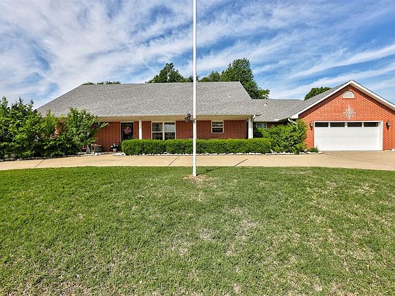 2nd image of 502 Pool Ln
