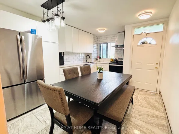 95 Leeward Glenway #315, Toronto, ON M3C 2Z6