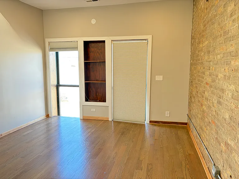 2727 S Archer Ave #0 — Photo 4