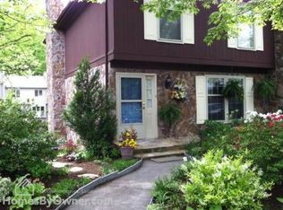3335 Stonehenge Sq, Roanoke, VA 24018