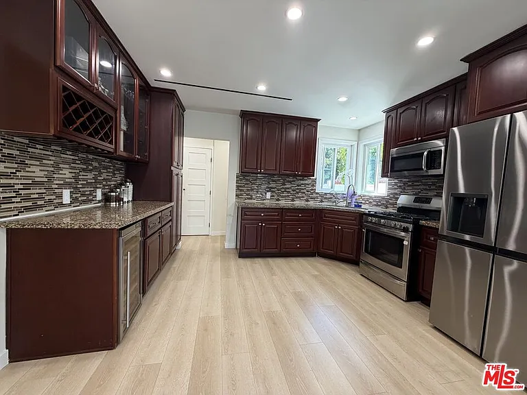 8561 Kyle St — Photo 10