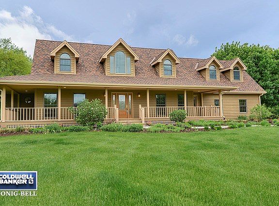 Welcome to 283 Farm Court in Yorkville.  You'll Love the Neighborhood, situated on Acre Lot.