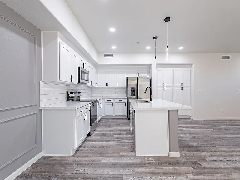 55 W Thomas Ln — Photo 33