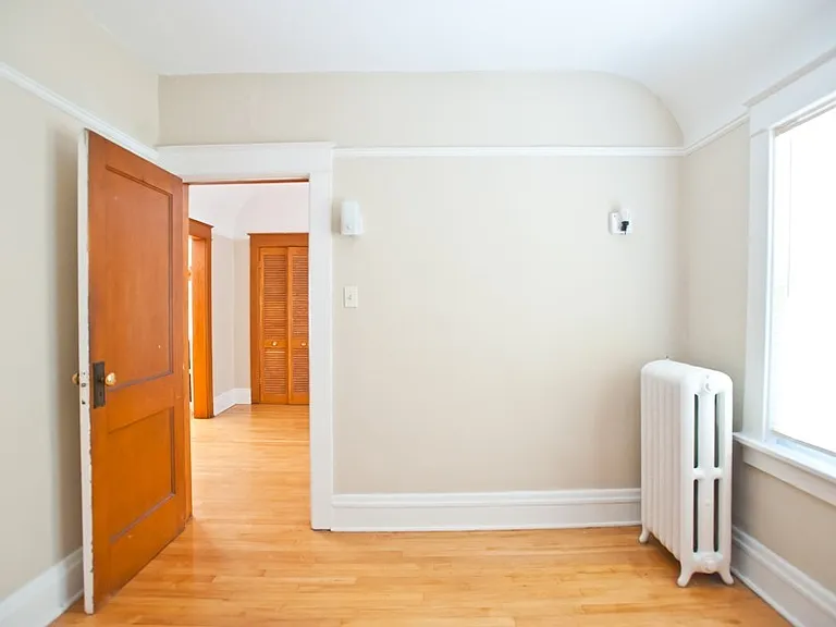Freshly Renovated 2BR Apartments Near UWM Heat Included — Photo 18