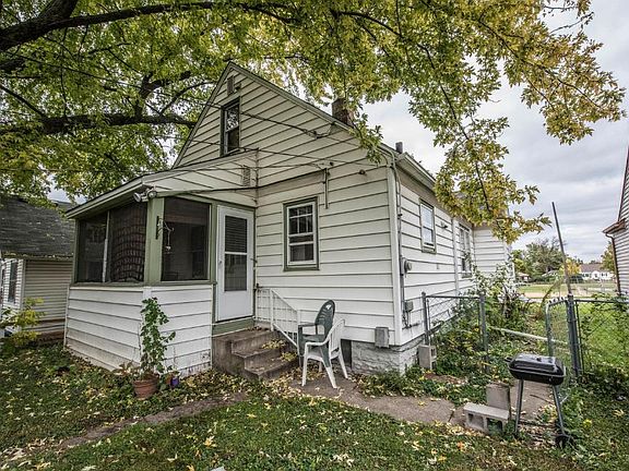 3rd image of 60 Rose Ave W
