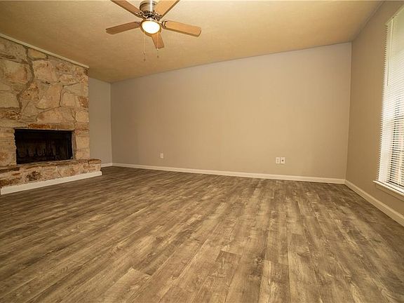 2nd image of 400 Creek Cv #B