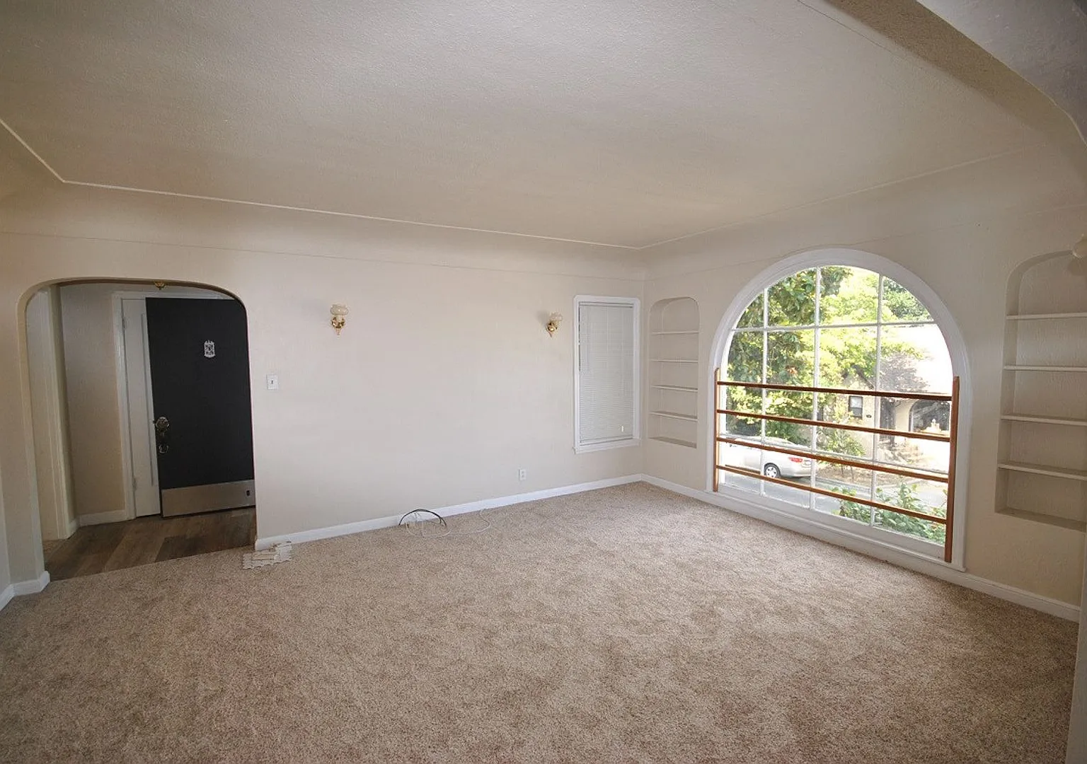 Beautiful and Charming 3 Bedroom 2 Bath Home in Vallejo with Views! — Photo 3