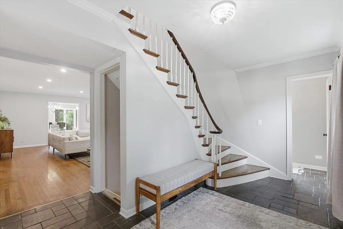 4 bed, 4172 sqft, $6,995 — Photo 2