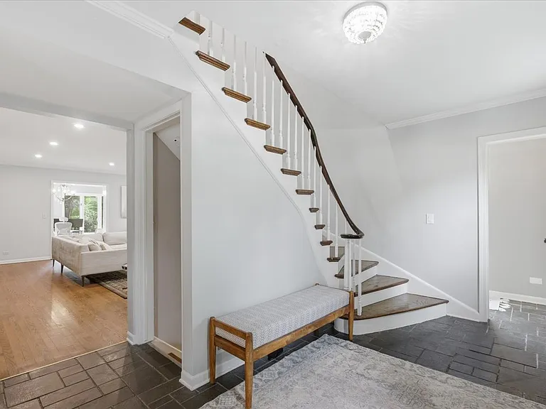 9343 Hamlin Ave — Photo 2