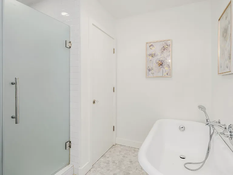 2815 31st Ave W — Photo 10
