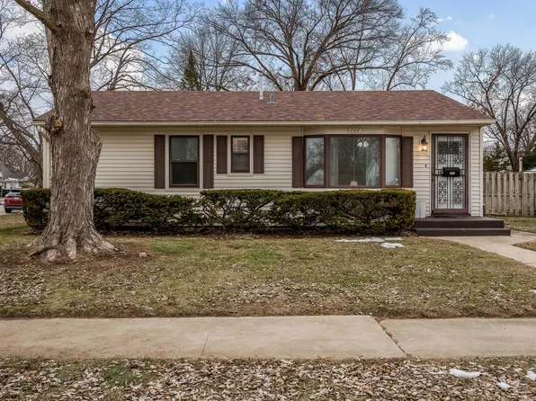 202 W Renrose Ave, Loves Park, IL 61111