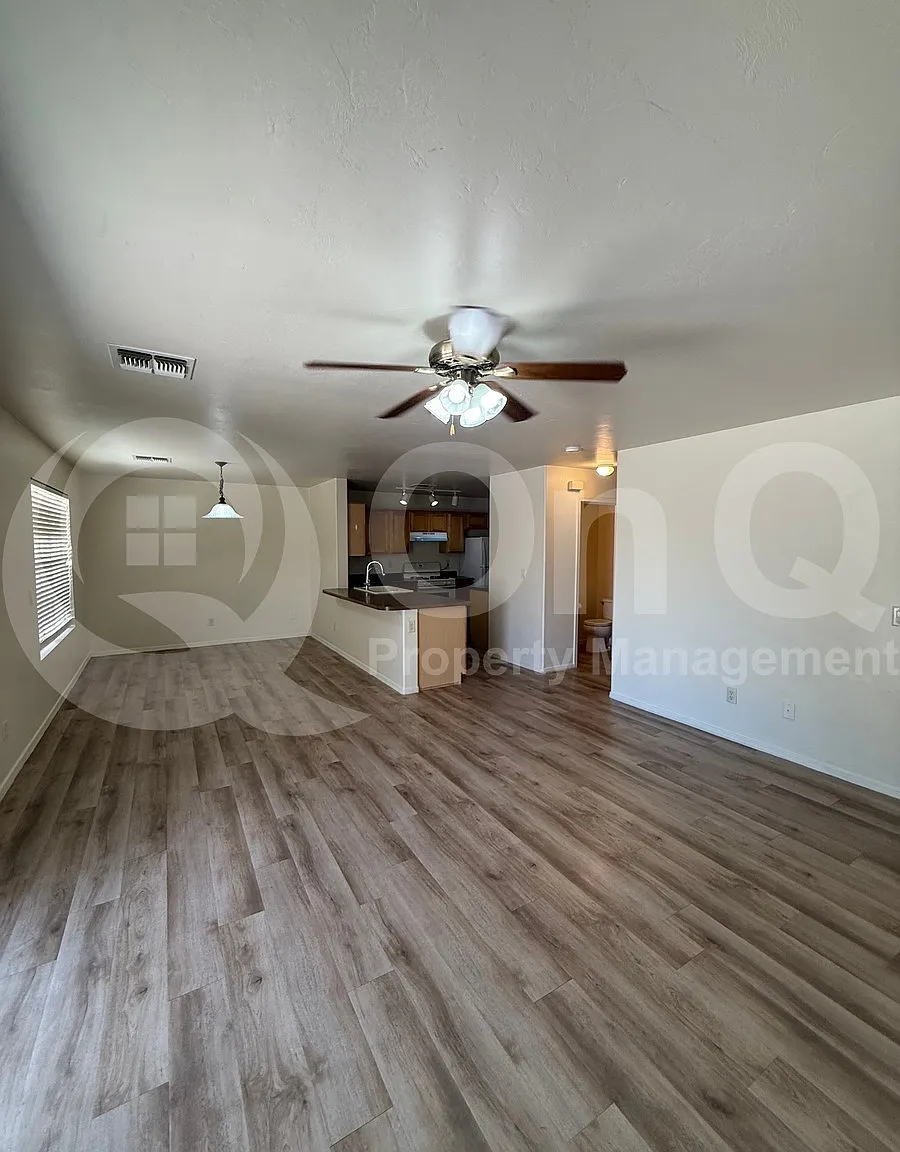 4 bed, 2.5 bath, 1529 sqft, $1,795 — Photo 3