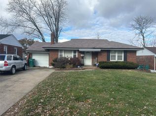 1233 Edgewater Dr, Saint Louis, MO 63137