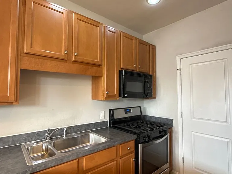 534 Oakland Ave — Photo 7