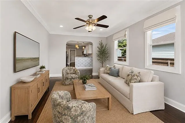 3 bed, 2.0 bath, 1100 sqft, $2,000 — Photo 2