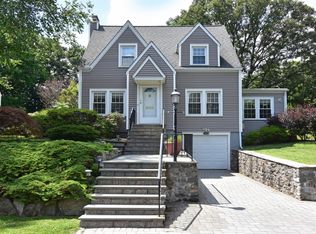 109 Park Dr, Eastchester, NY 10709