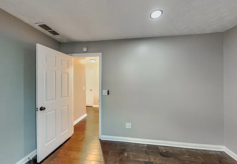 985 Crystal Water Dr — Photo 11