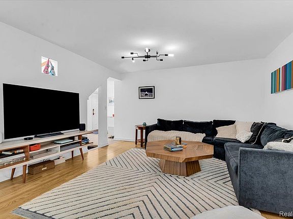 5th image of 1243 Navarre Pl