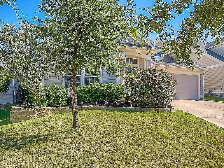 5009 Holliday Dr — Photo 2