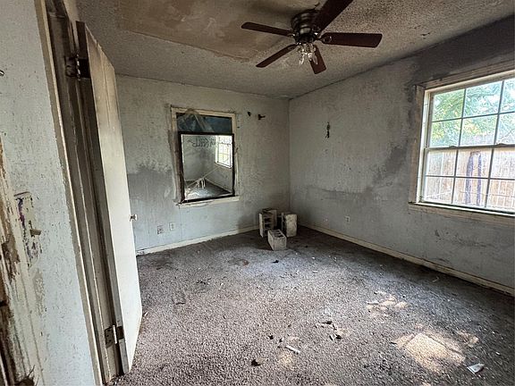 3rd image of 3802 32nd St